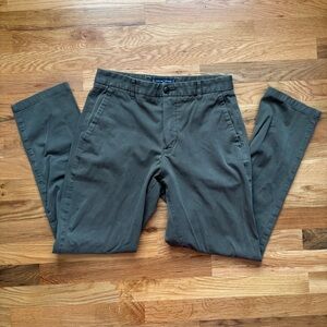 EVERLANE uniform men’s straight leg chinos